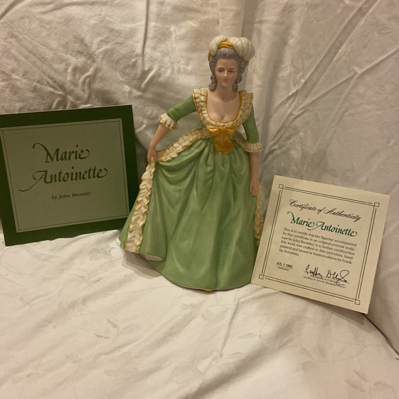 Franklin Mint “Marie Antoinette “ porcelain figurine 1982 - Picture 5 of 7